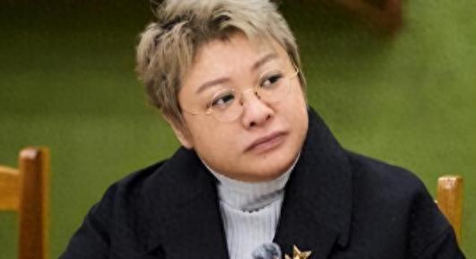 乐鱼体育-贪污上亿、假慈善？这次当众闹“笑话”的韩红，揭开了李湘的体面